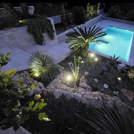 Azure Pool House * Murter
