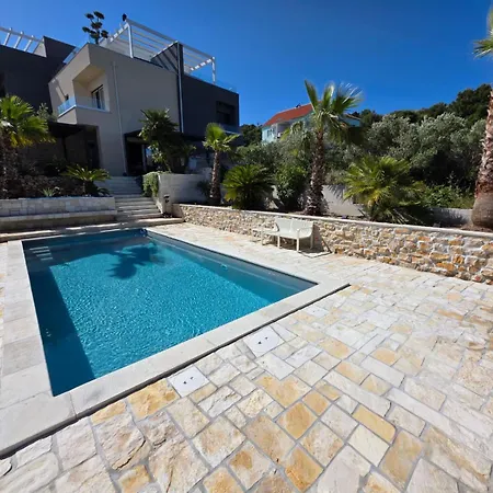 Apartment A Z U R E Pool H O U S E Murter