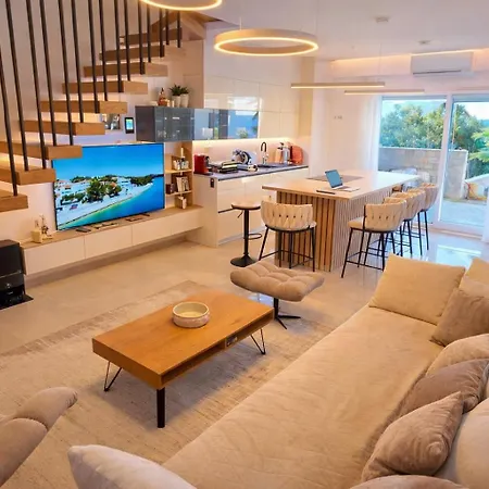 A Z U R E Pool H O U S E * Murter