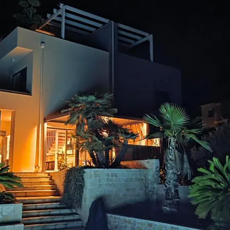 Apartmán A Z U R E Pool H O U S E Murter