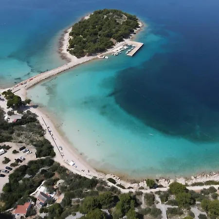 Apartmán A Z U R E Pool H O U S E *