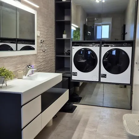 Apartmán A Z U R E Pool H O U S E Murter