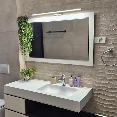 Apartmán A Z U R E Pool H O U S E *