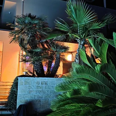 Apartmán A Z U R E Pool H O U S E