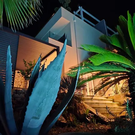 Apartmán A Z U R E Pool H O U S E Murter