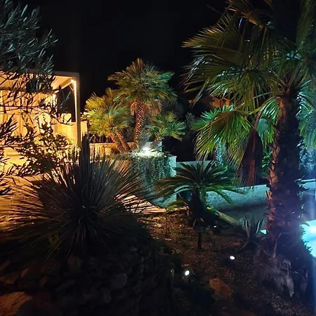 A Z U R E Pool H O U S E * Murter