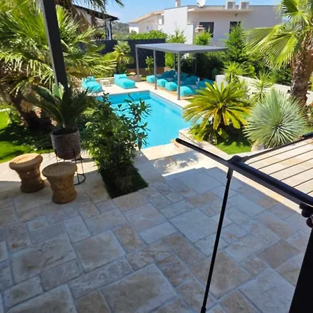 Appartement Azure Pool House Murter
