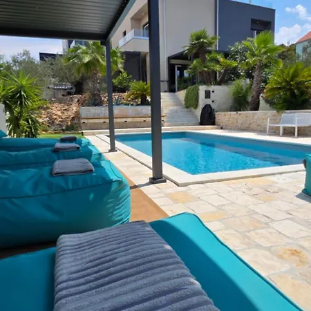 Azure Pool House * Murter