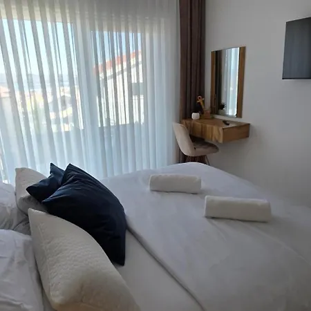 Appartement Azure Pool House *