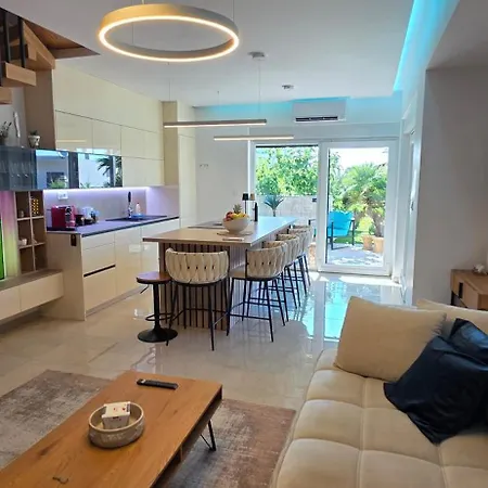 Azure Pool House Appartement *
