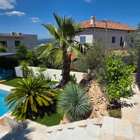 Appartement Azure Pool House Murter