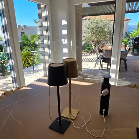 Azure Pool House Appartement Murter