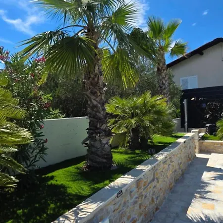 Appartement Azure Pool House *