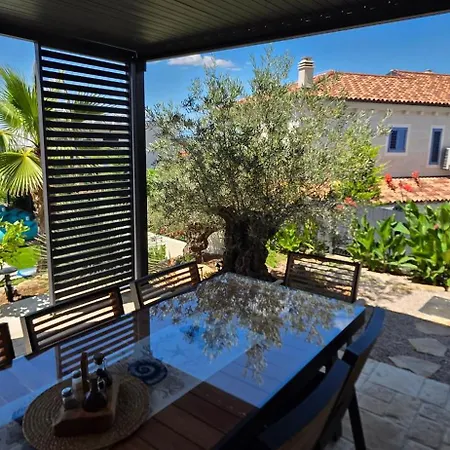 Azure Pool House Appartement Murter
