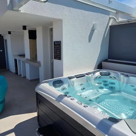 Azure Pool House Appartement
