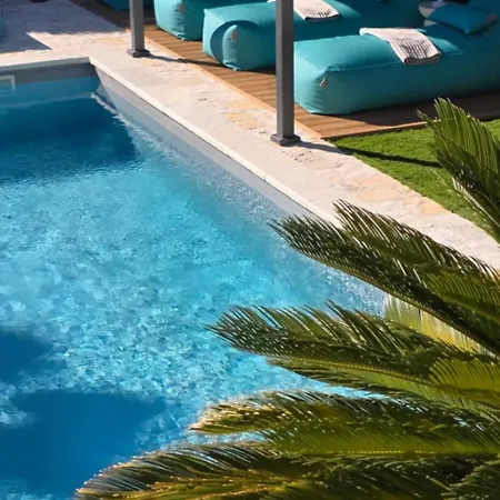 Azure Pool House * Murter