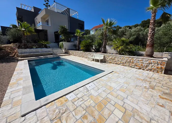 Apartment A Z U R E Pool H O U S E Murter