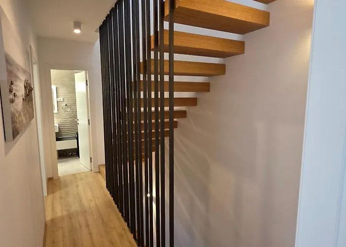 A Z U R E Pool H O U S E Apartment Murter