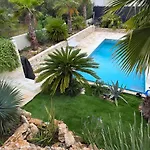 Azure Pool House Apartment