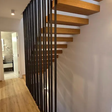 A Z U R E Pool H O U S E Appartement Murter