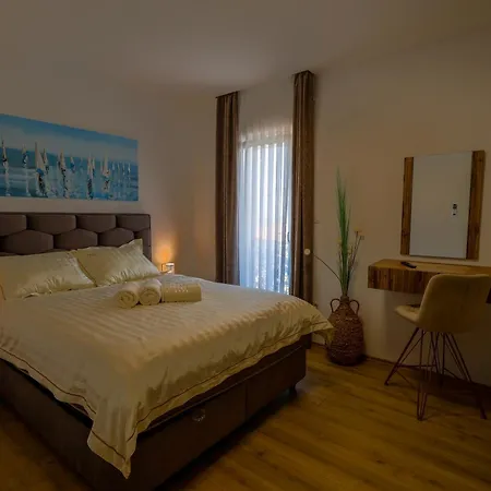 Azure Pool House Apartment Murter