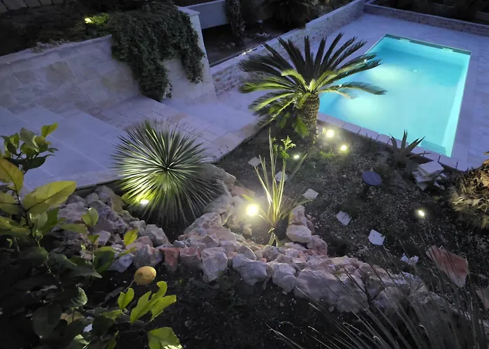 A Z U R E Pool H O U S E * Murter