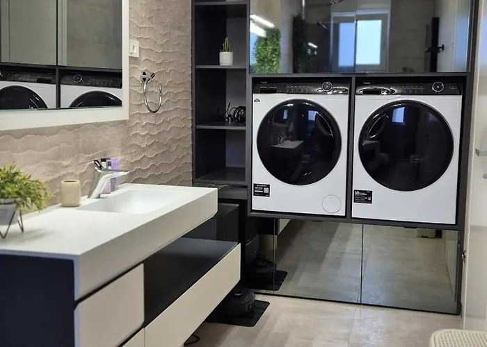 Appartement A Z U R E Pool H O U S E Murter