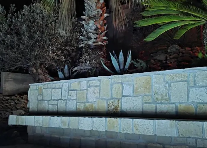 A Z U R E Pool H O U S E Appartement